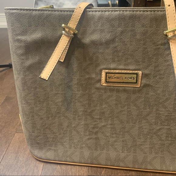 MICHAEL KORS BROWN CREAM TOTE LARGE LOGO BAG PURSE - Picture 4 of 14